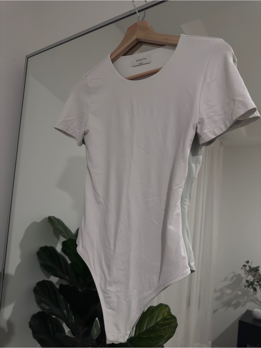 Babaton White Short-Sleeve Scoop-Neck Contour Bodysuit